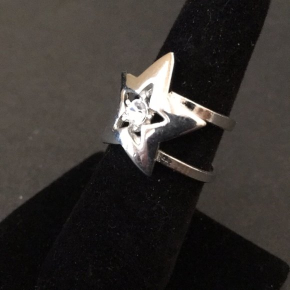 Star - Fashion Ring with Center Stone - Picture 2 of 9